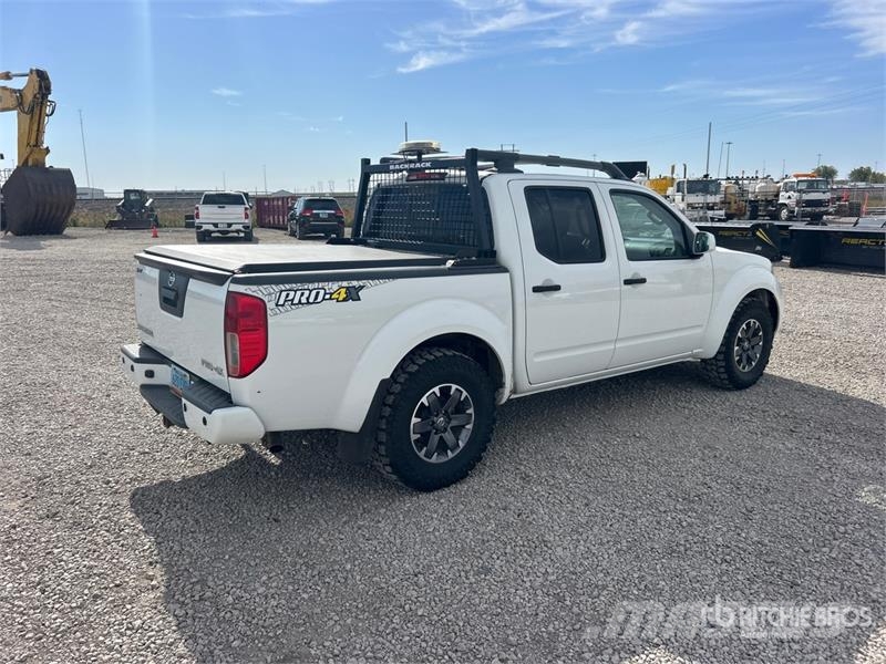 Nissan Frontier PRO-4X 4x4 Crew Cab Pickup Autre fourgon / utilitaire