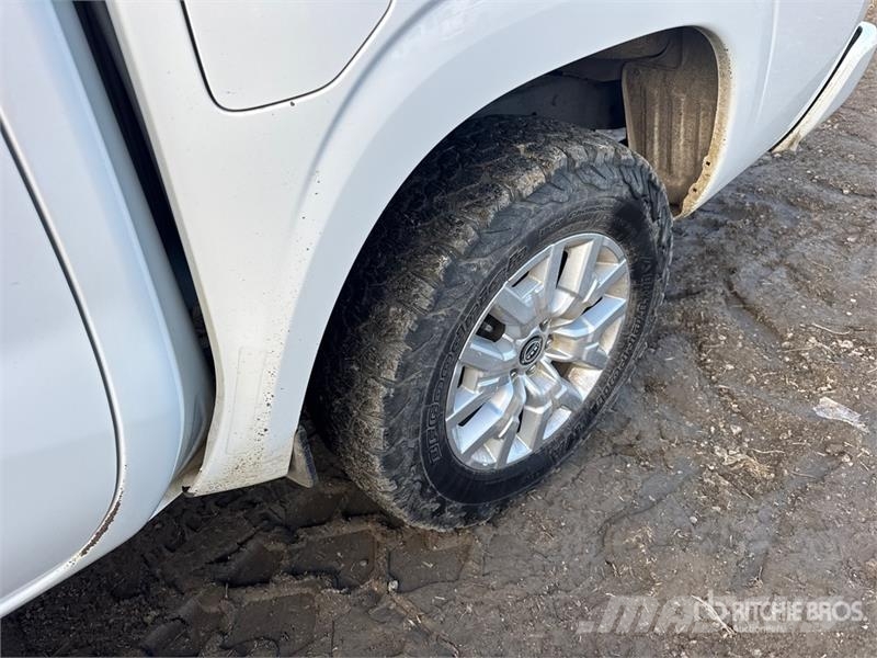 Nissan Frontier SV 4x4 Crew Cab Pickup Прочие фургоны