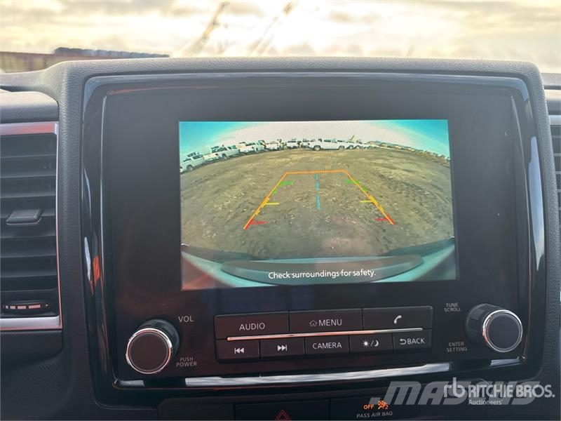 Nissan Frontier SV 4x4 Crew Cab Pickup Övriga bilar