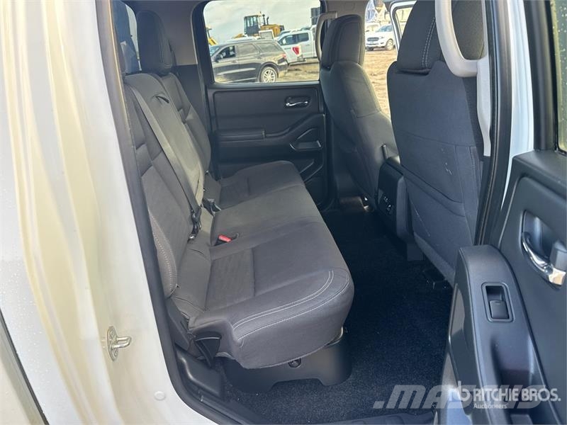 Nissan Frontier SV 4x4 Crew Cab Pickup Прочие фургоны