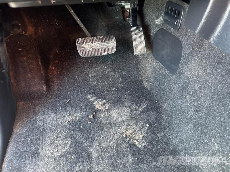 Nissan Frontier SV 4x4 Crew Cab Pickup Övriga bilar
