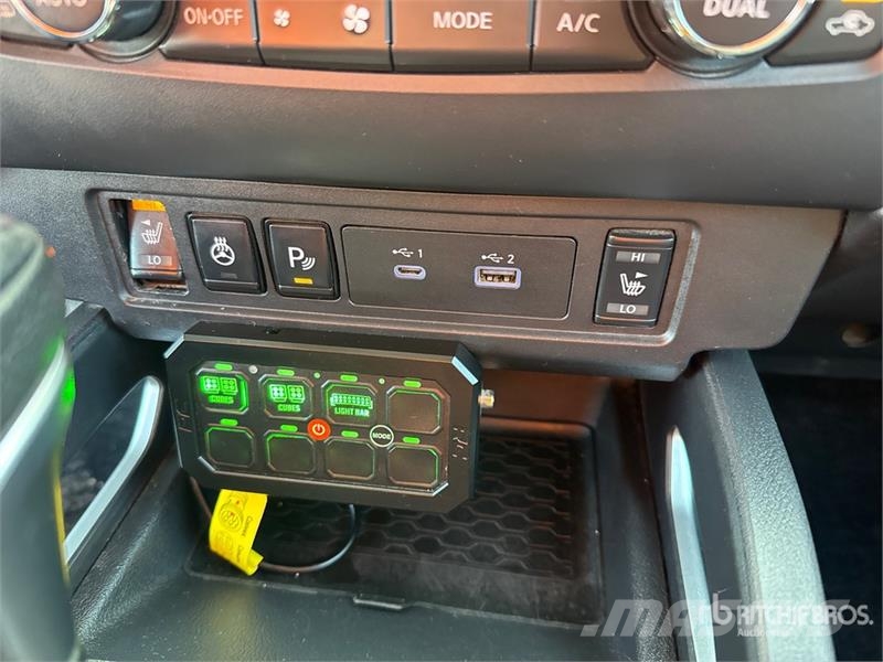 Nissan Frontier SV 4x4 Crew Cab Pickup Прочие фургоны