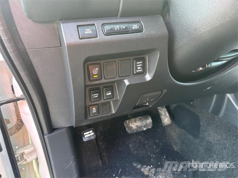 Nissan Frontier SV 4x4 Crew Cab Pickup Прочие фургоны