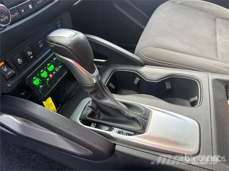 Nissan Frontier SV 4x4 Crew Cab Pickup Övriga bilar