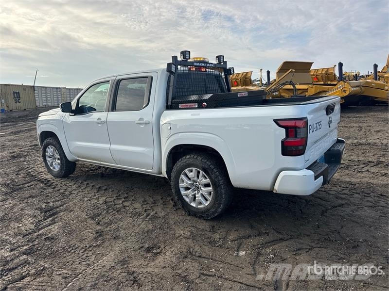 Nissan Frontier SV 4x4 Crew Cab Pickup Övriga bilar