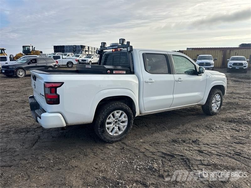 Nissan Frontier SV 4x4 Crew Cab Pickup Övriga bilar