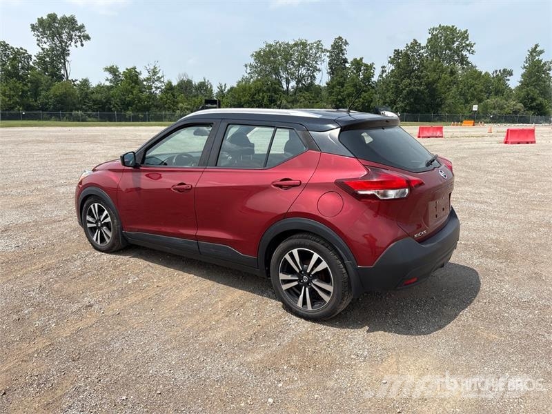 Nissan Kicks 2WD SUV 汽車