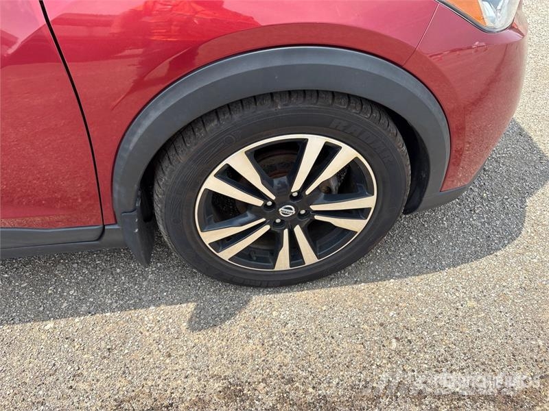 Nissan Kicks 2WD SUV 汽車