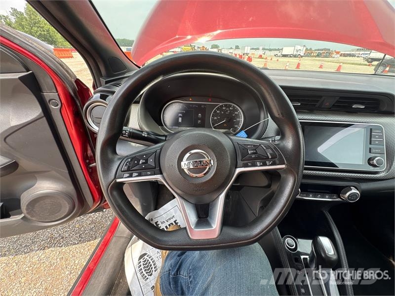 Nissan Kicks 2WD SUV 汽車