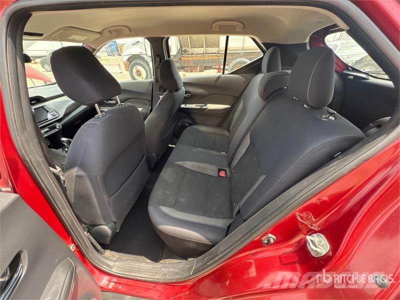 Nissan Kicks 2WD SUV 汽車