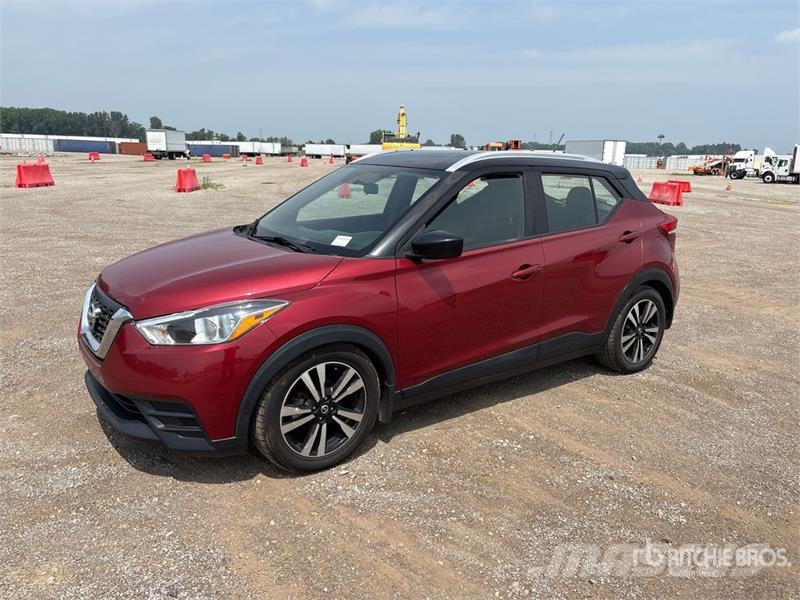 Nissan Kicks 2WD SUV 汽車