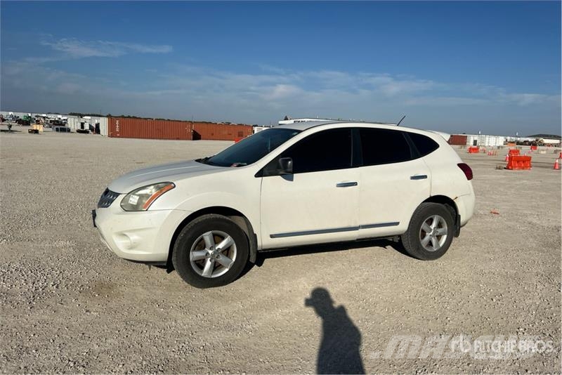 Nissan Rogue 2WD SUV Samochody osobowe