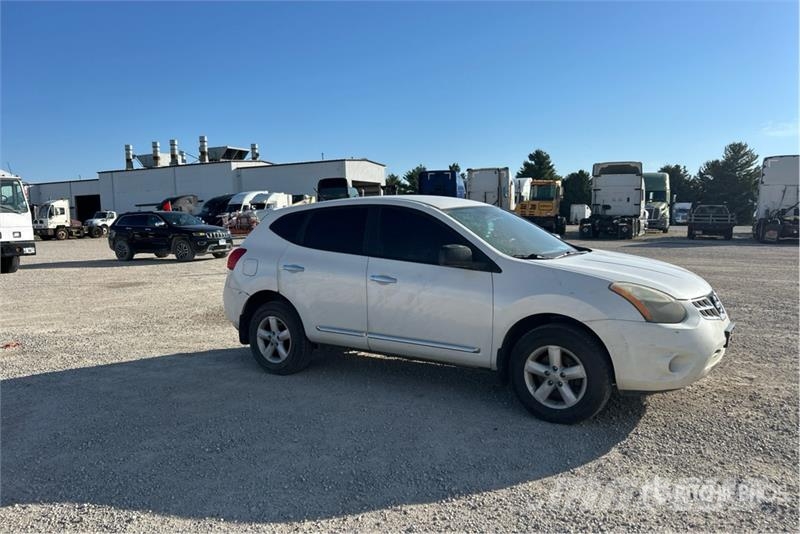 Nissan Rogue 2WD SUV Samochody osobowe