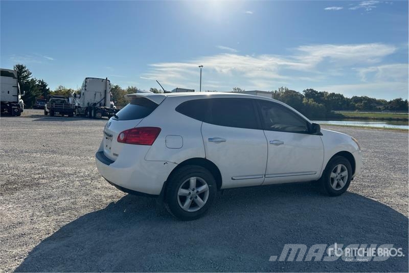 Nissan Rogue 2WD SUV Samochody osobowe