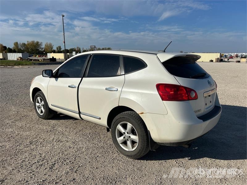 Nissan Rogue 2WD SUV Sõiduautod