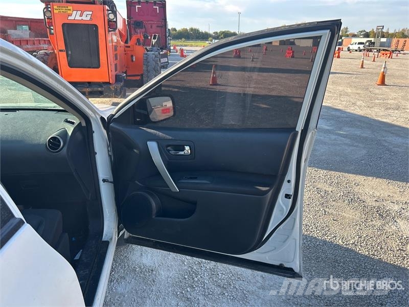 Nissan Rogue 2WD SUV Sõiduautod