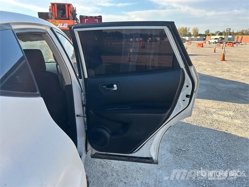 Nissan Rogue 2WD SUV Sõiduautod