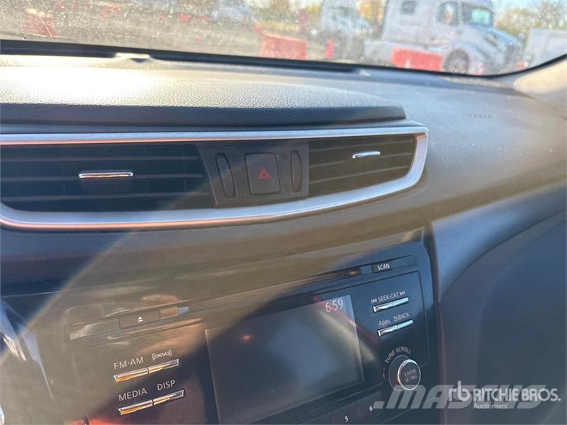 Nissan Rogue 4WD SUV PKWs
