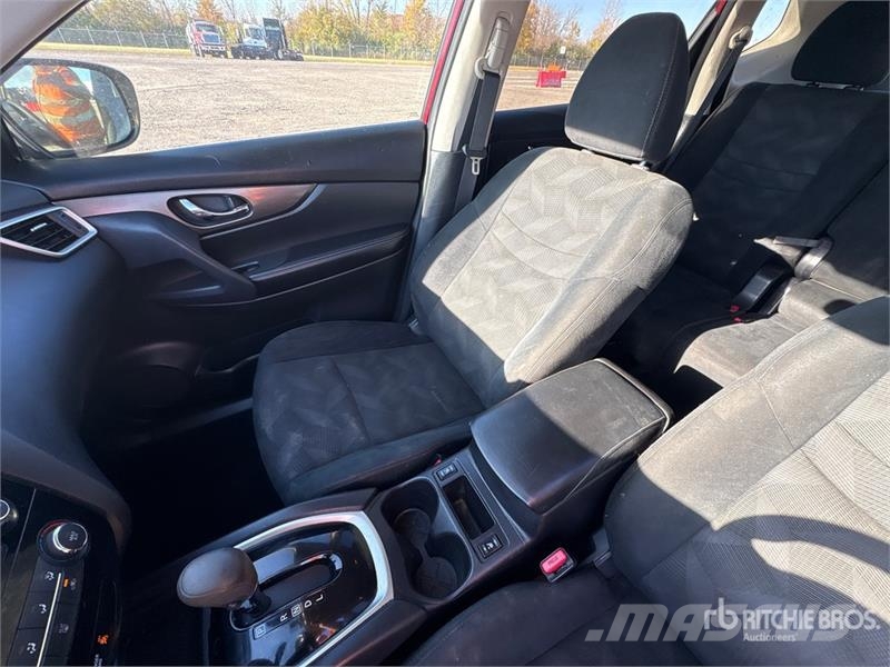 Nissan Rogue 4WD SUV PKWs