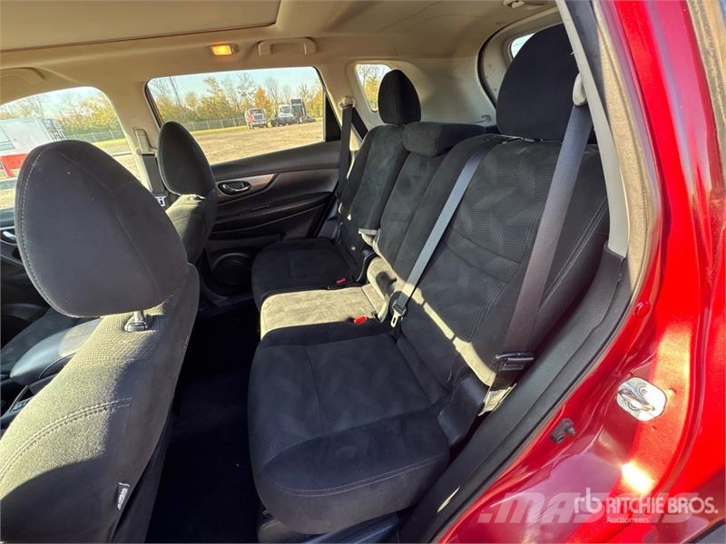 Nissan Rogue 4WD SUV PKWs