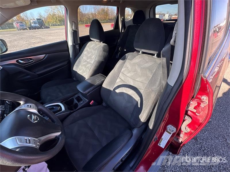 Nissan Rogue 4WD SUV PKWs