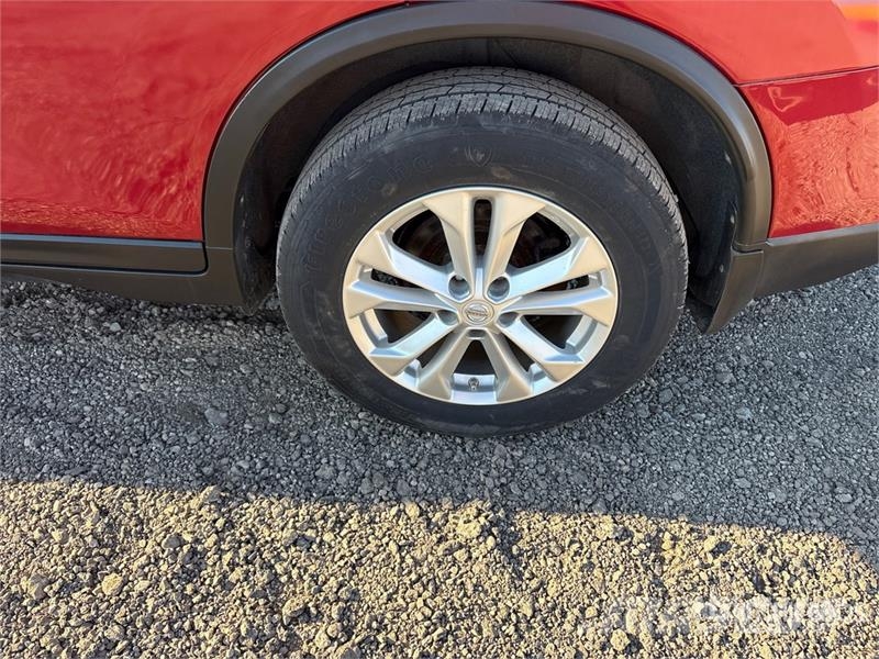 Nissan Rogue 4WD SUV PKWs