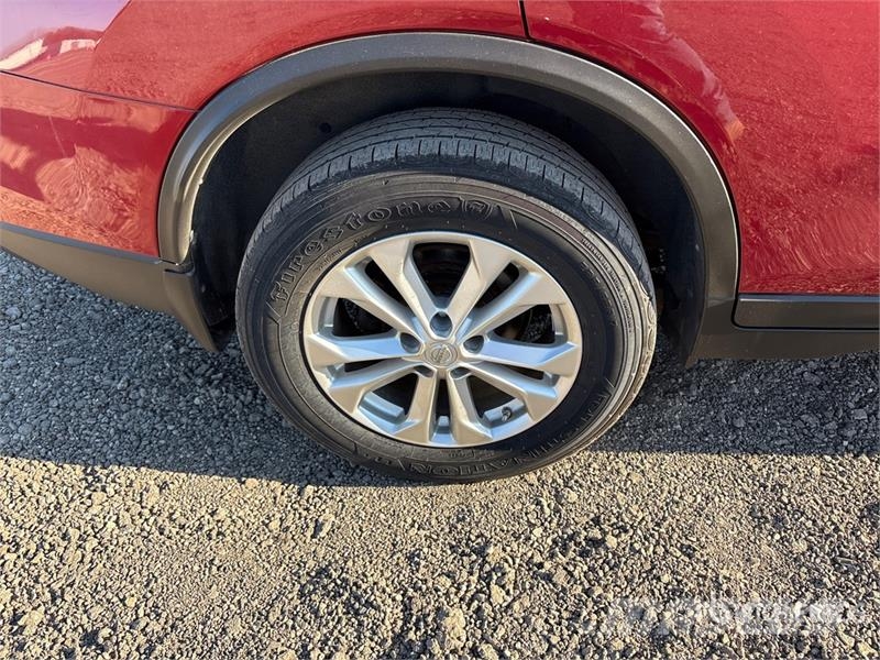 Nissan Rogue 4WD SUV PKWs