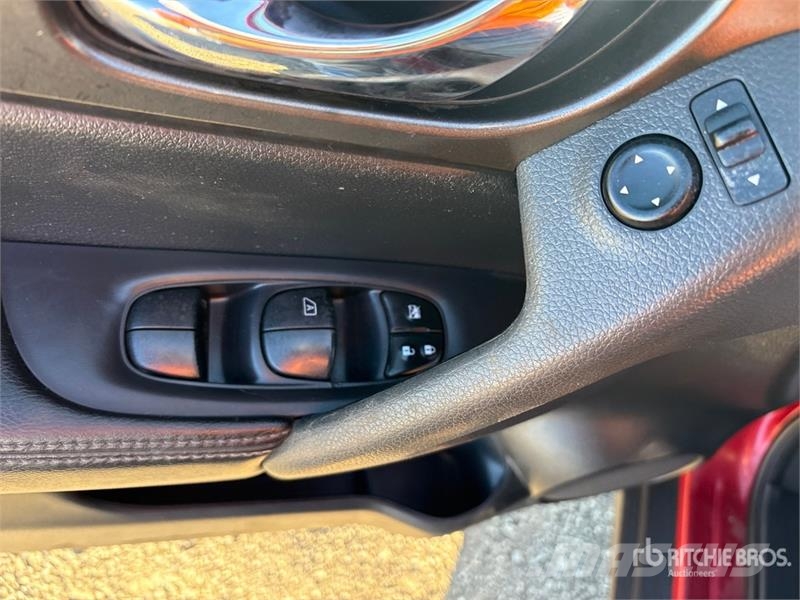 Nissan Rogue 4WD SUV PKWs