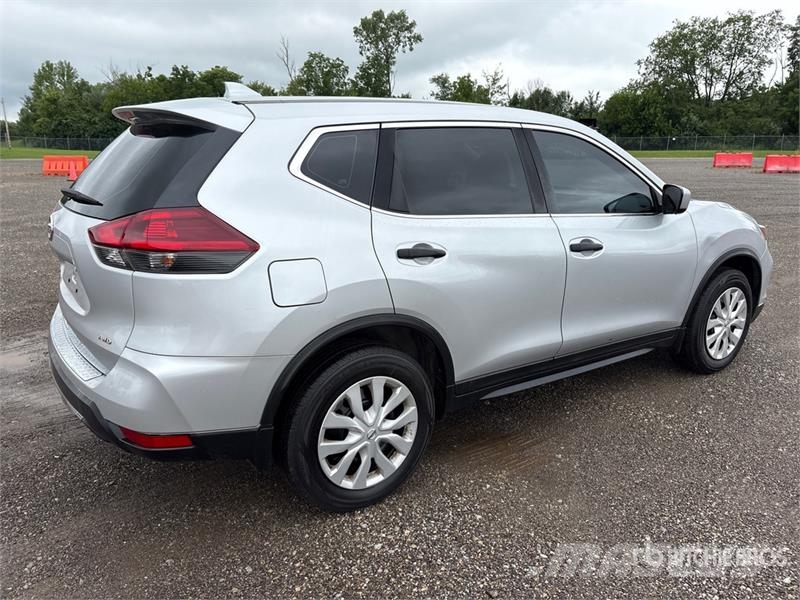 Nissan Rogue AWD SUV Kistehergépjárművek
