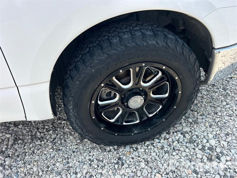 Nissan Titan SV 4x4 Crew Cab Pickup Diger