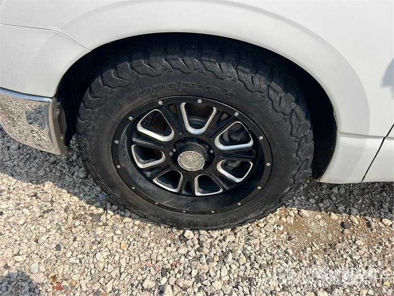 Nissan Titan SV 4x4 Crew Cab Pickup Diger