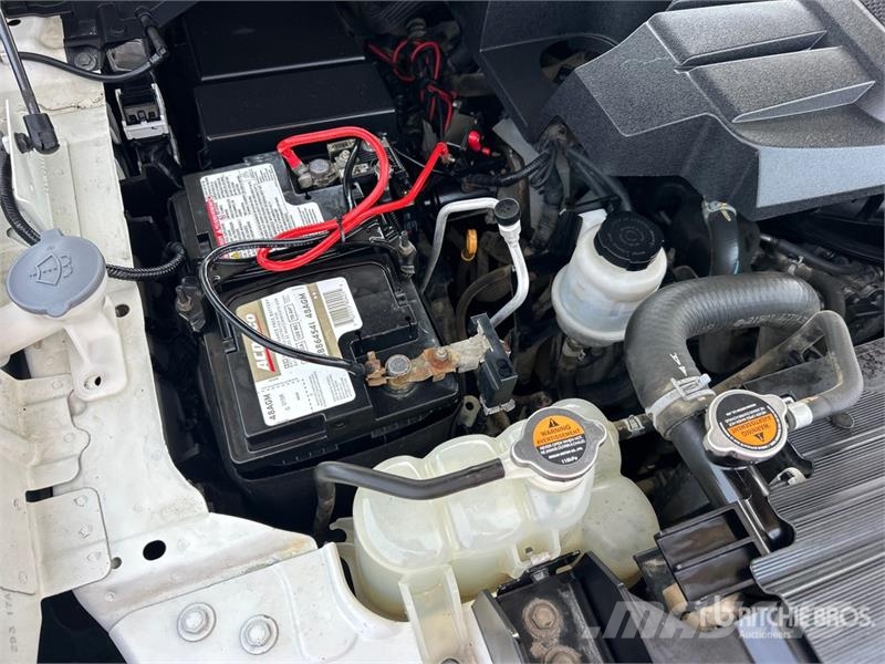 Nissan Titan SV 4x4 Crew Cab Pickup Diger