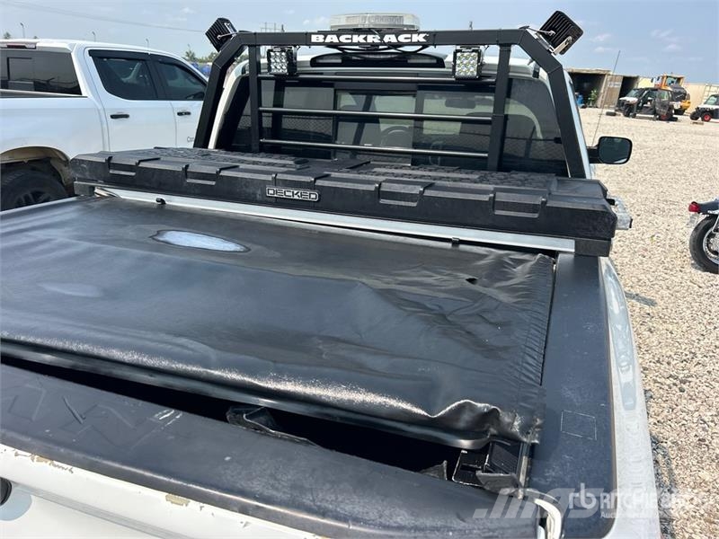 Nissan Titan SV 4x4 Crew Cab Pickup Diger