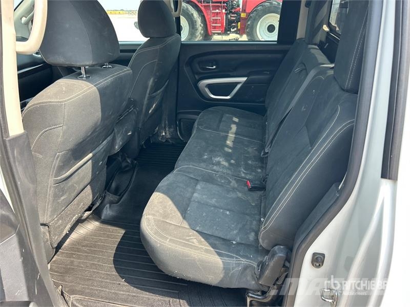 Nissan Titan SV 4x4 Crew Cab Pickup Diger