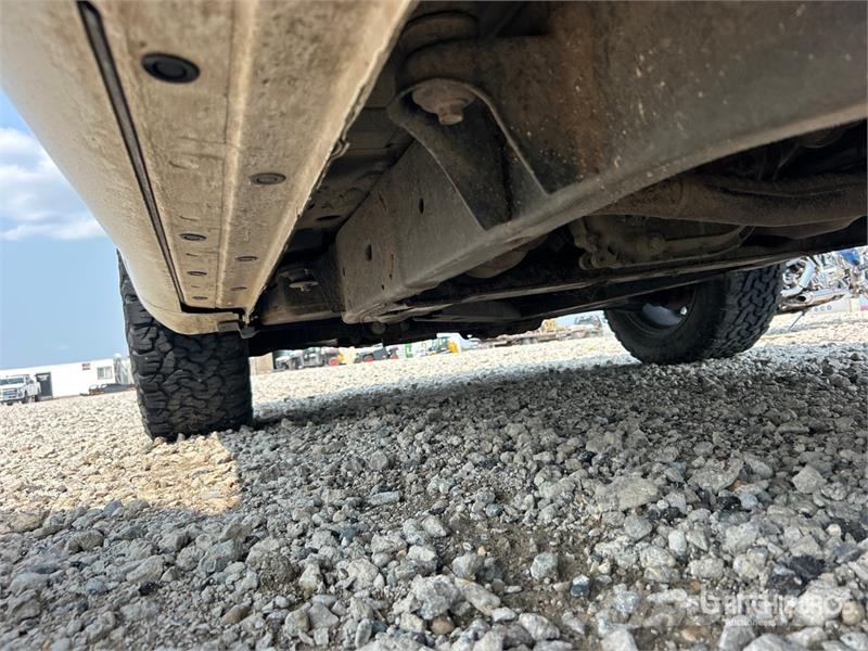 Nissan Titan SV 4x4 Crew Cab Pickup Diger