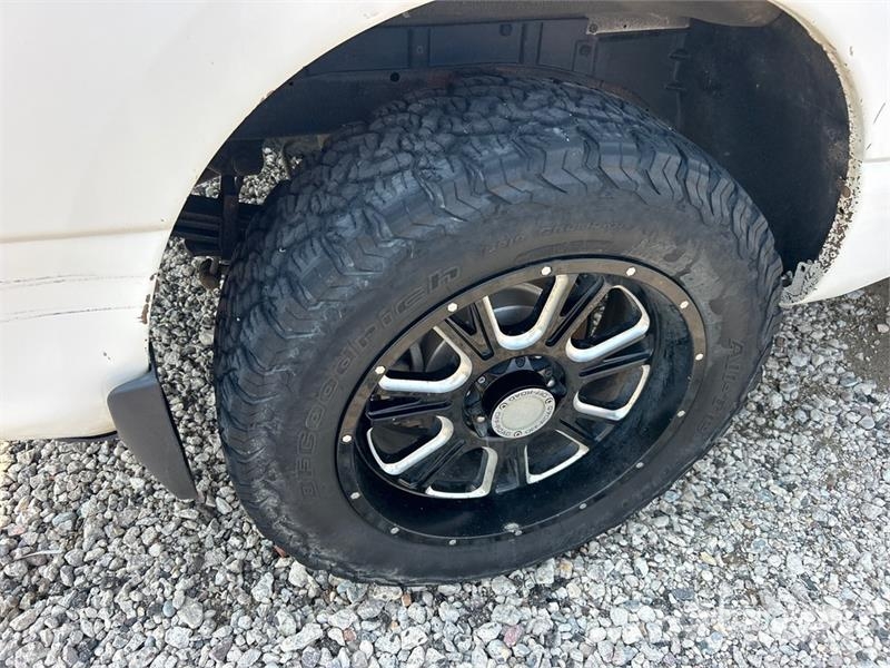 Nissan Titan SV 4x4 Crew Cab Pickup Diger