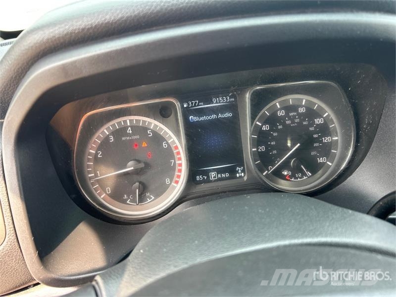 Nissan Titan SV 4x4 Crew Cab Pickup Diger