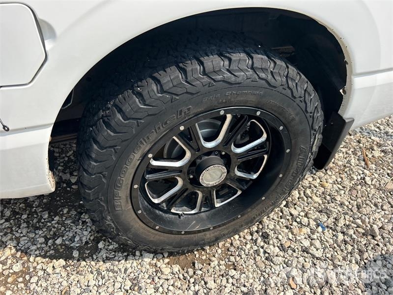Nissan Titan SV 4x4 Crew Cab Pickup Diger