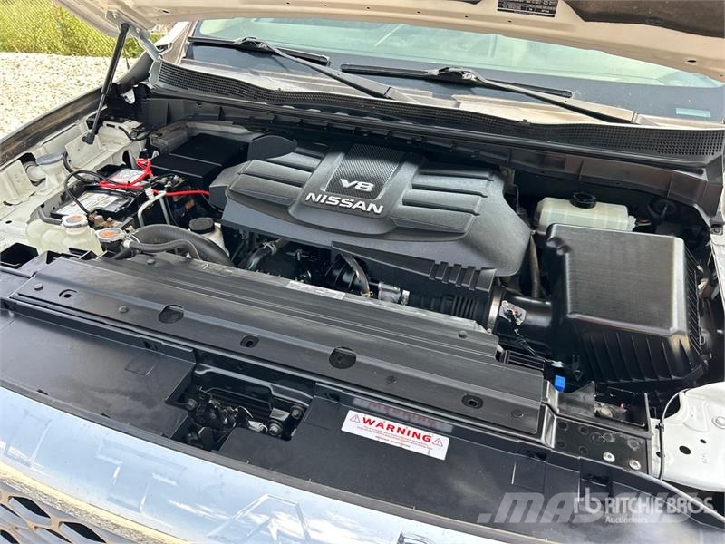 Nissan Titan SV 4x4 Crew Cab Pickup Diger