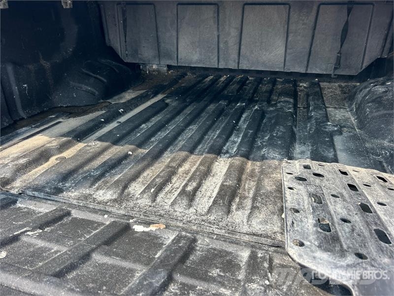 Nissan Titan SV 4x4 Crew Cab Pickup Diger