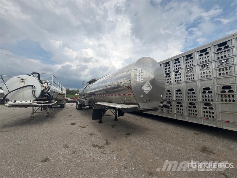 Nova 407 T/A Tanker Trailer タンカートレーラー