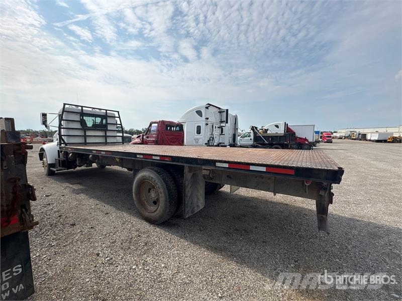 Peterbilt 330 Грузовики-платформы/боковая разгрузка