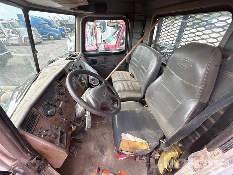 Peterbilt 330 Грузовики-платформы/боковая разгрузка