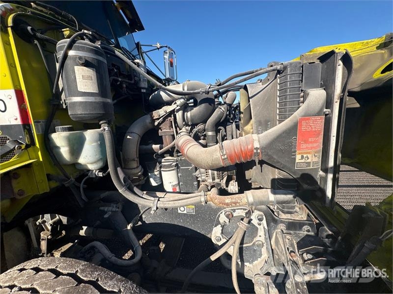 Peterbilt 330 Cabinas