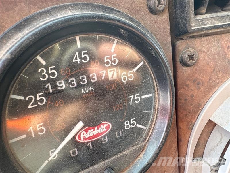 Peterbilt 330 Грузовики-платформы/боковая разгрузка