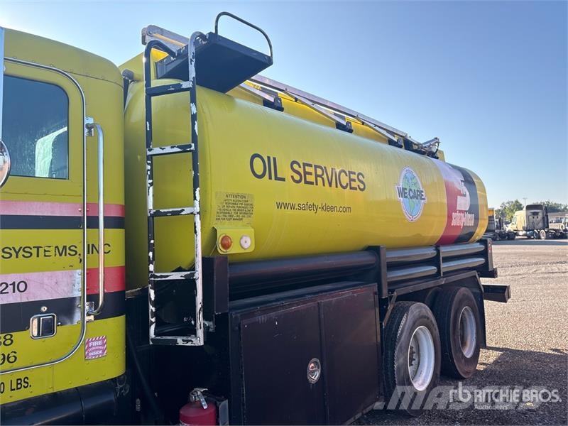 Peterbilt 330 Cabinas