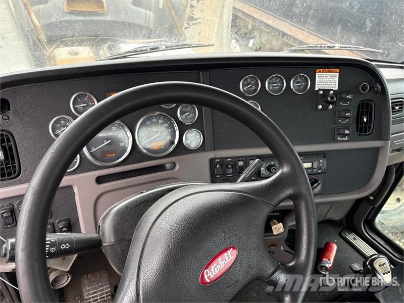 Peterbilt 330 Sadulveokid