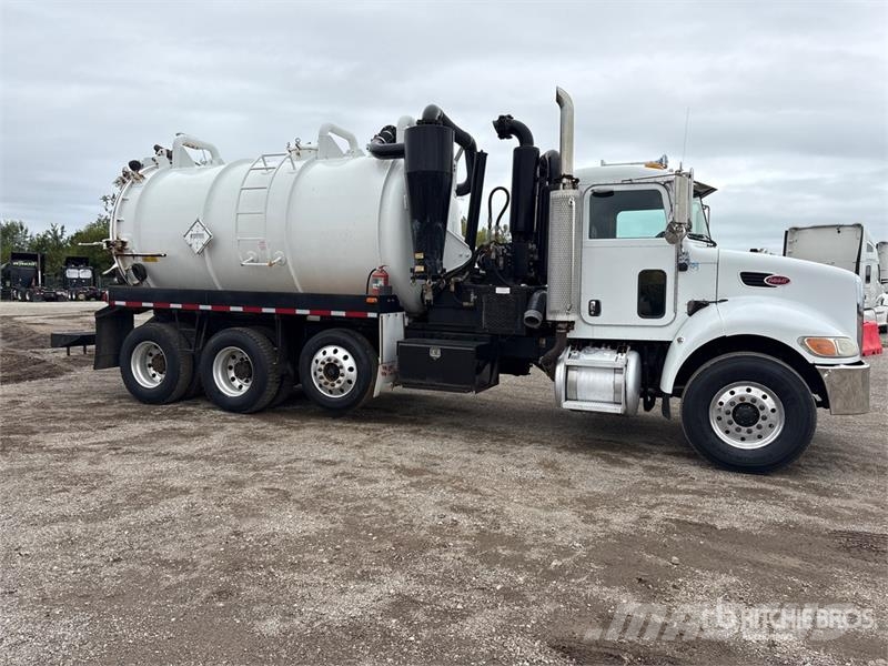 Peterbilt 335 6x4 Vacuum Tanker Truck Saug- und Druckwagen
