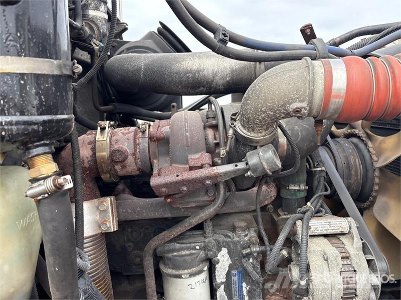 Peterbilt 335 6x4 Vacuum Tanker Truck Saug- und Druckwagen