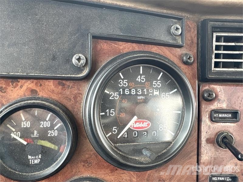 Peterbilt 335 6x4 Vacuum Tanker Truck Saug- und Druckwagen